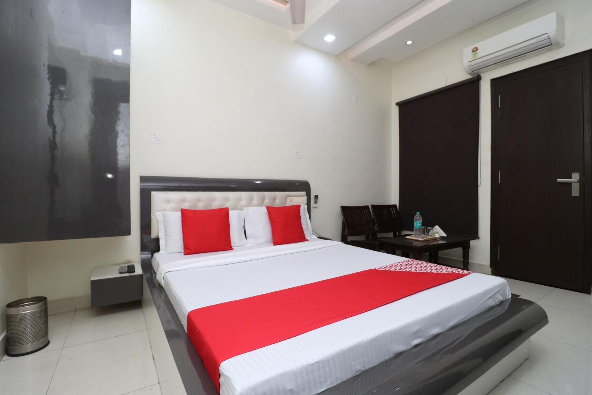 Oyo 29637 Hotel Kakkar Ludhiana Esterno foto